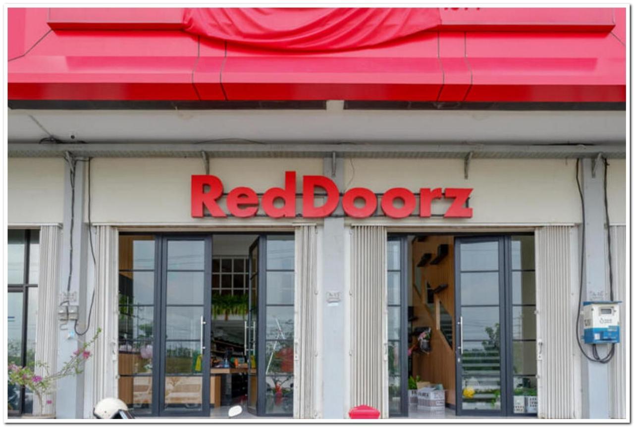 Reddoorz Plus @ Madukoro Raya Семаранг Экстерьер фото