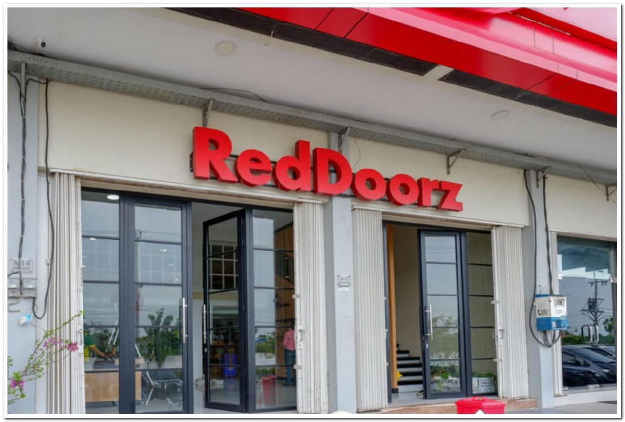 Reddoorz Plus @ Madukoro Raya Семаранг Экстерьер фото