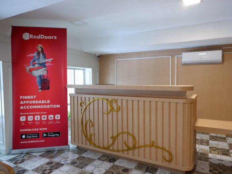 Reddoorz Plus @ Madukoro Raya Семаранг Экстерьер фото